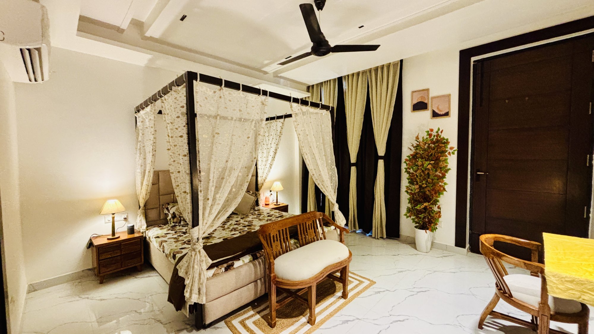 Begum Suite Canopy Bed