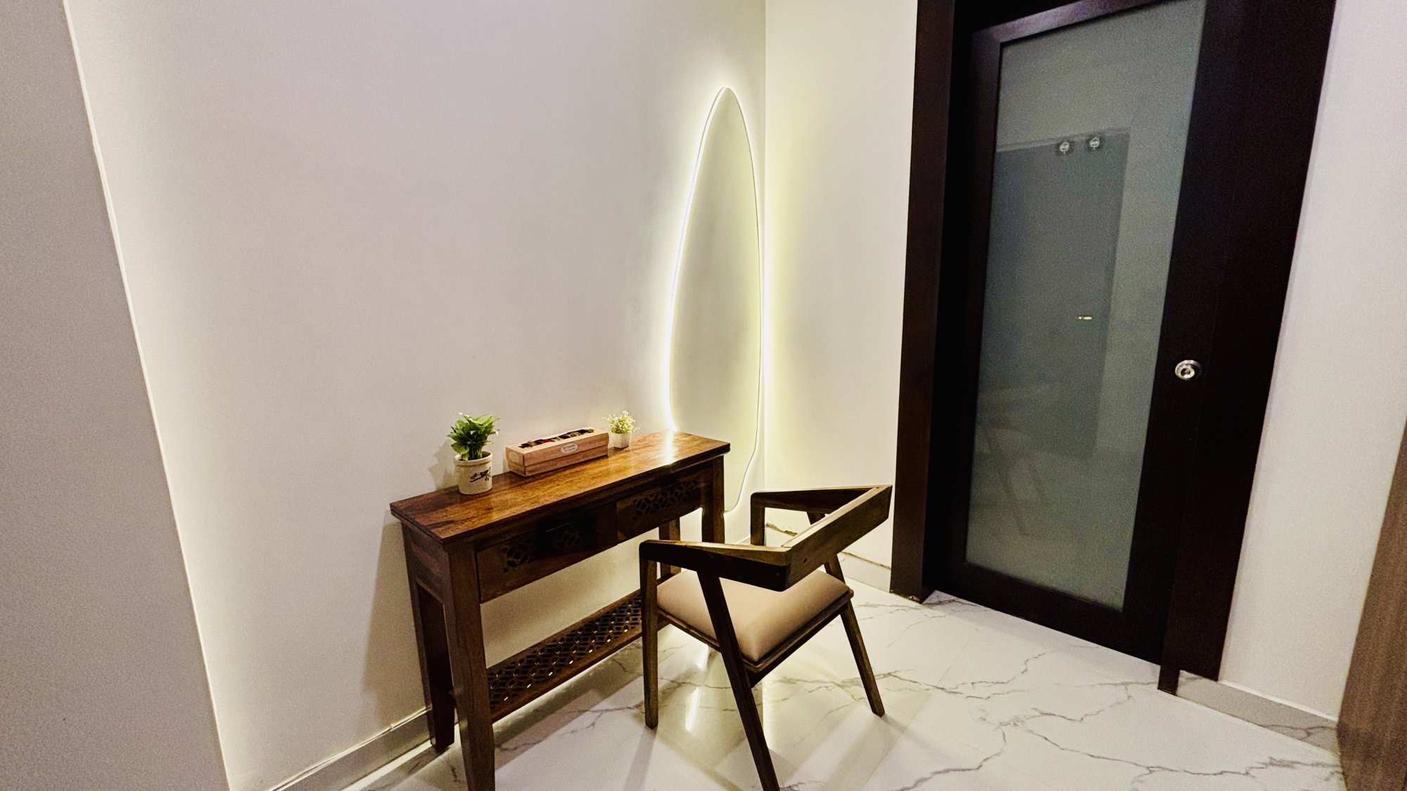 Begum Suite – Dressing Vanity Counter & Mirror