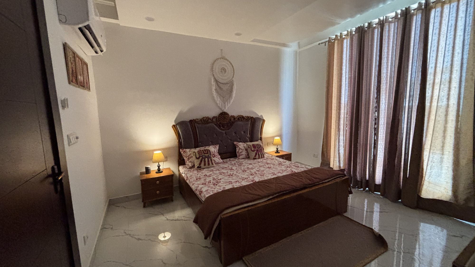 Nawab Chamber – Wardrobe, Dressing Nook & Plush Seating