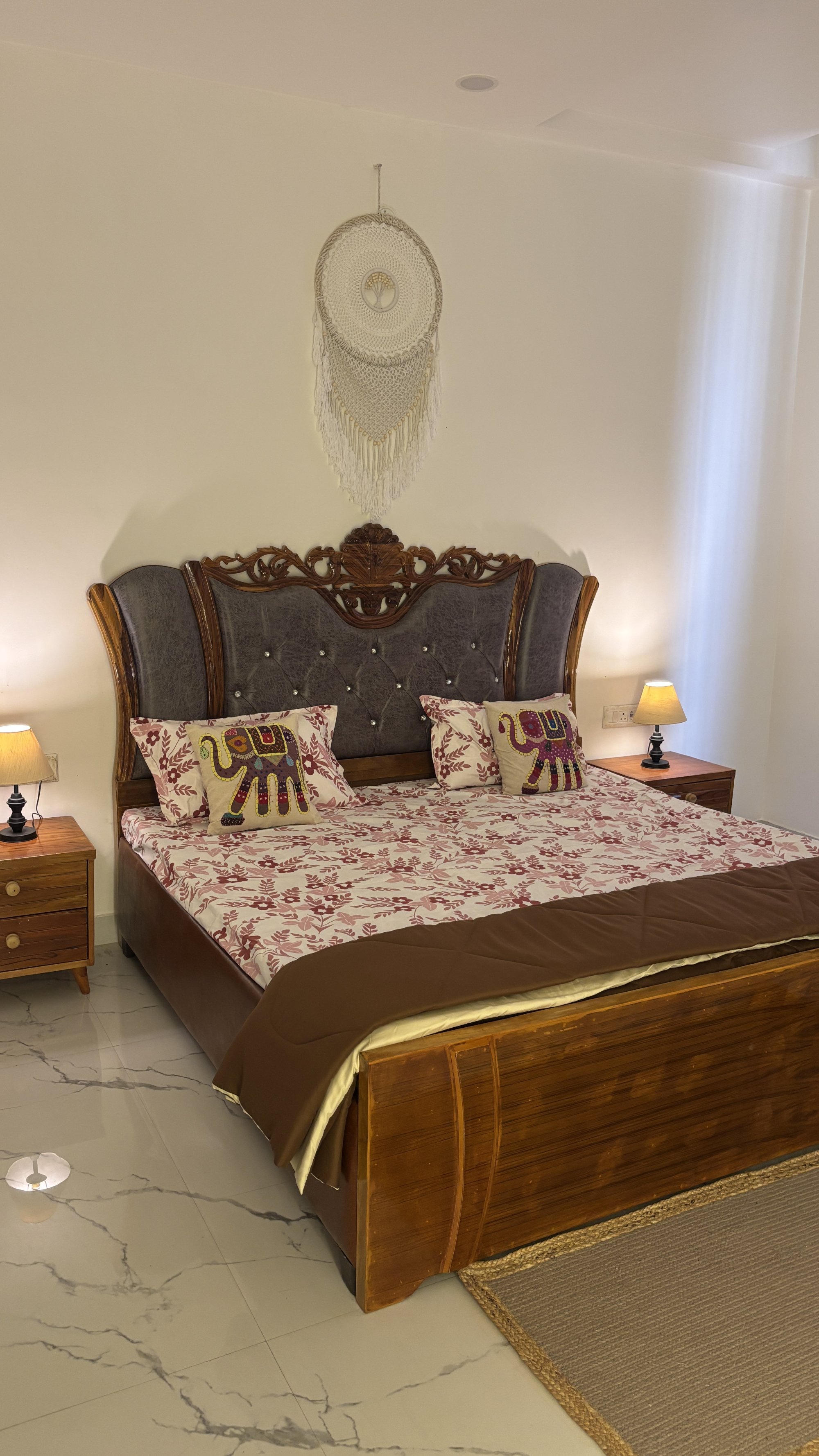 Nawab Chamber – Bedside Detailing & Custom Craftsmanship