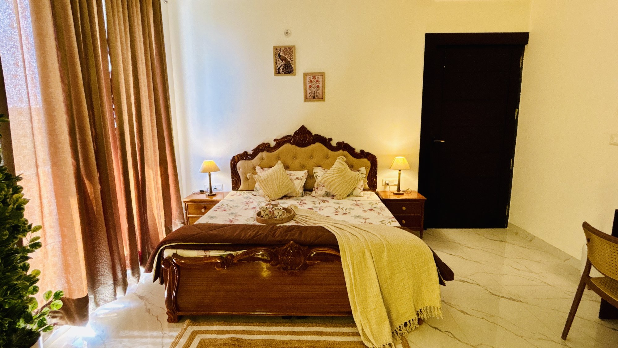 Tahzeeb Suite – Bedside Lighting & Room Aesthetics